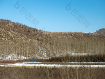 冬天雪后的远山积雪