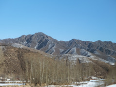 冬季雪后的山区图片