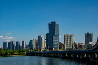 城市水系公园旁高端写字楼大厦