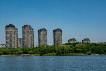 城市高端高层住宅大楼河景房