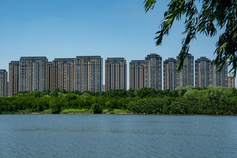 城市高端高层住宅大楼河景房