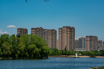 城市高端高层住宅大楼河景房