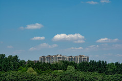 城市高端高层住宅大楼河景房