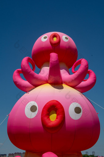 户外造型<strong>夸张</strong>的粉色章鱼充气气模