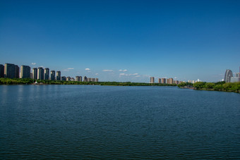 城市高端高层住宅大楼河景房