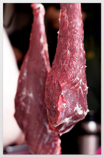 鲜牛肉大块现切黄牛肉高清摄影竖图图片