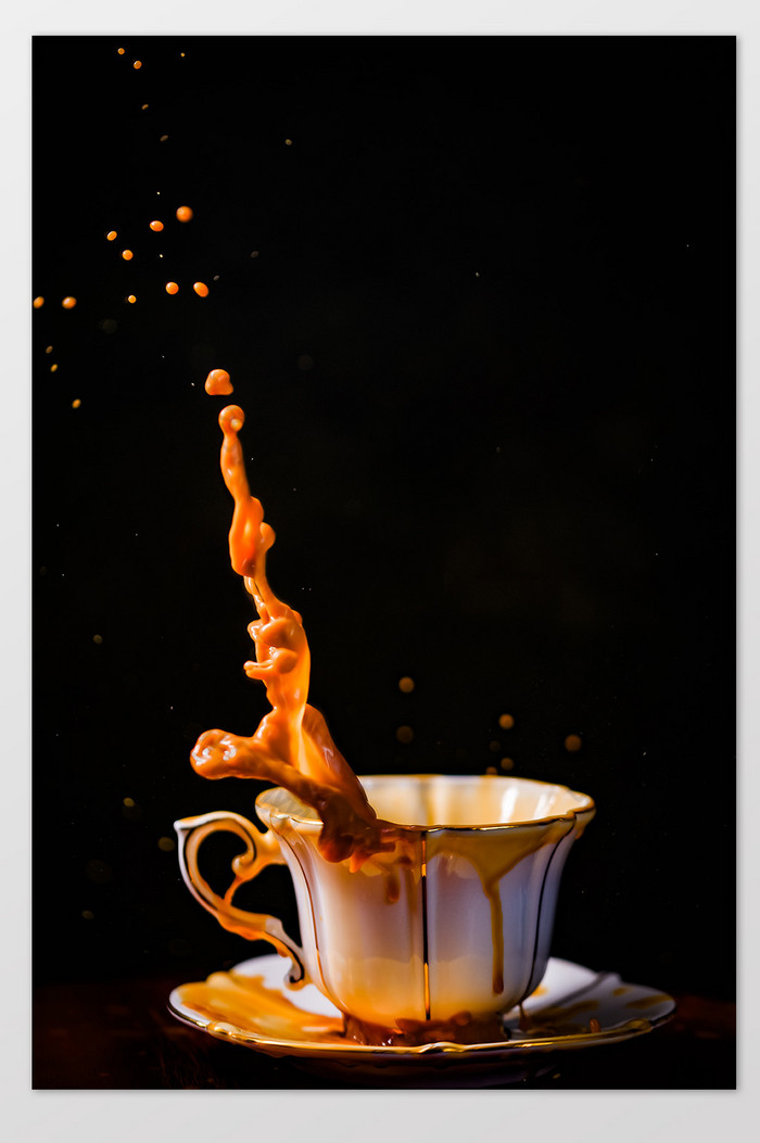 咖啡杯飞溅黑底动态静物摄影美食摄影图片
