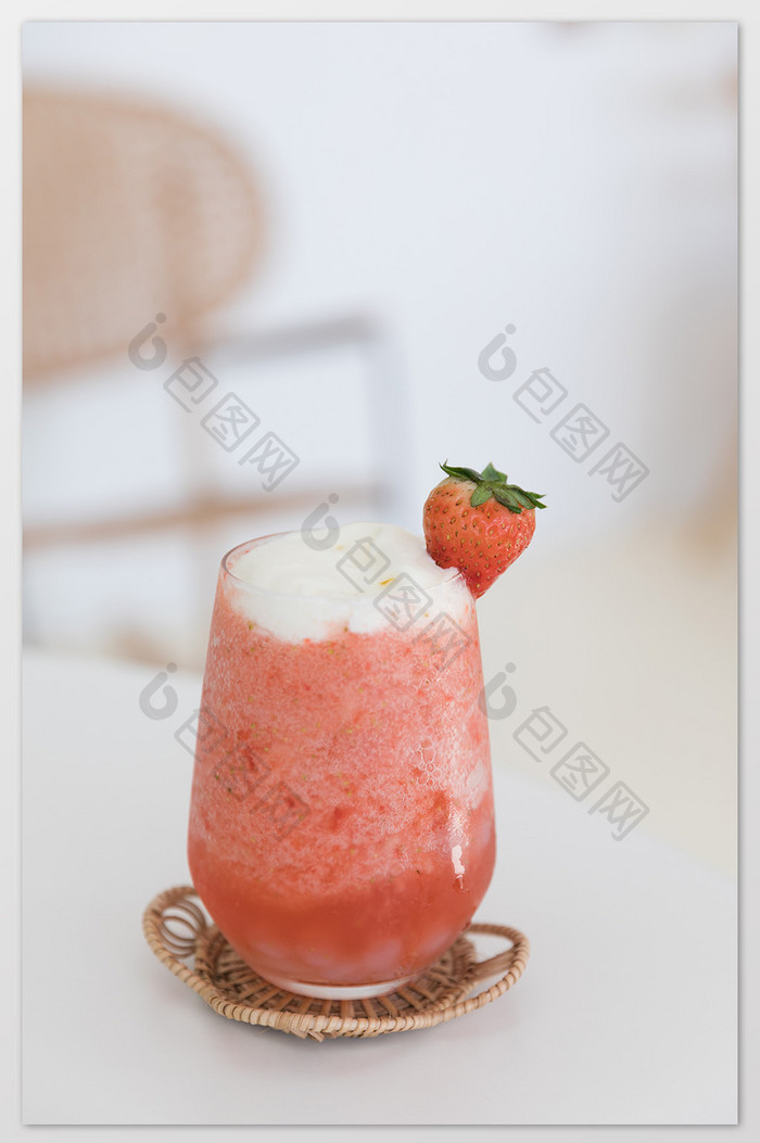 草莓果汁奶昔摄影图片
