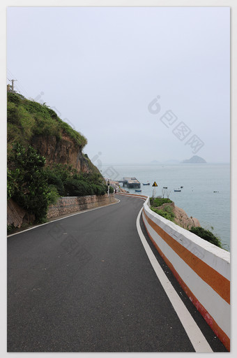 海岛海边蜿蜒公路摄影图片