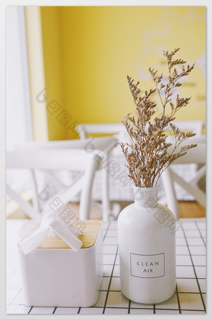白色黄色桌面干花花瓶摆件清新摄影图片