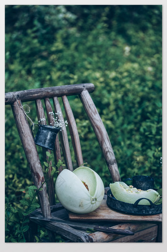 夏天户外绿色瓜果椅子静物摄影图片