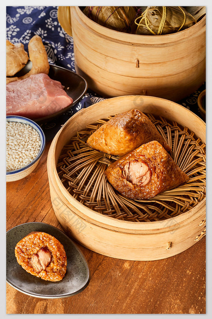 粽子暖色粽叶传统美食猪肉粽摄影图片图片