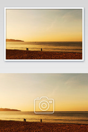 海边清晨朝霞沙滩剪影三亚风光暖色调摄影图