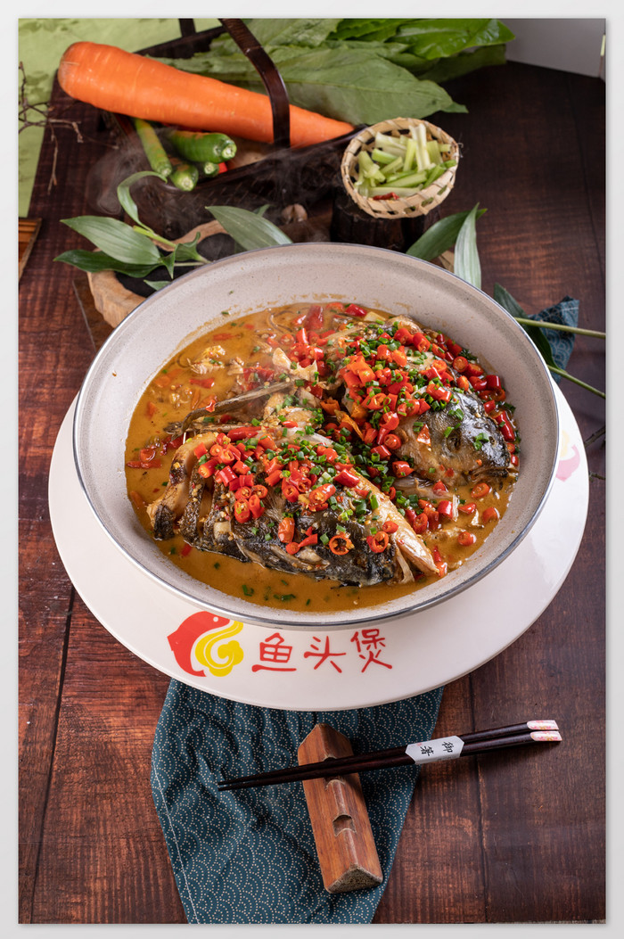 中式剁椒鱼头煲美食摄影图片