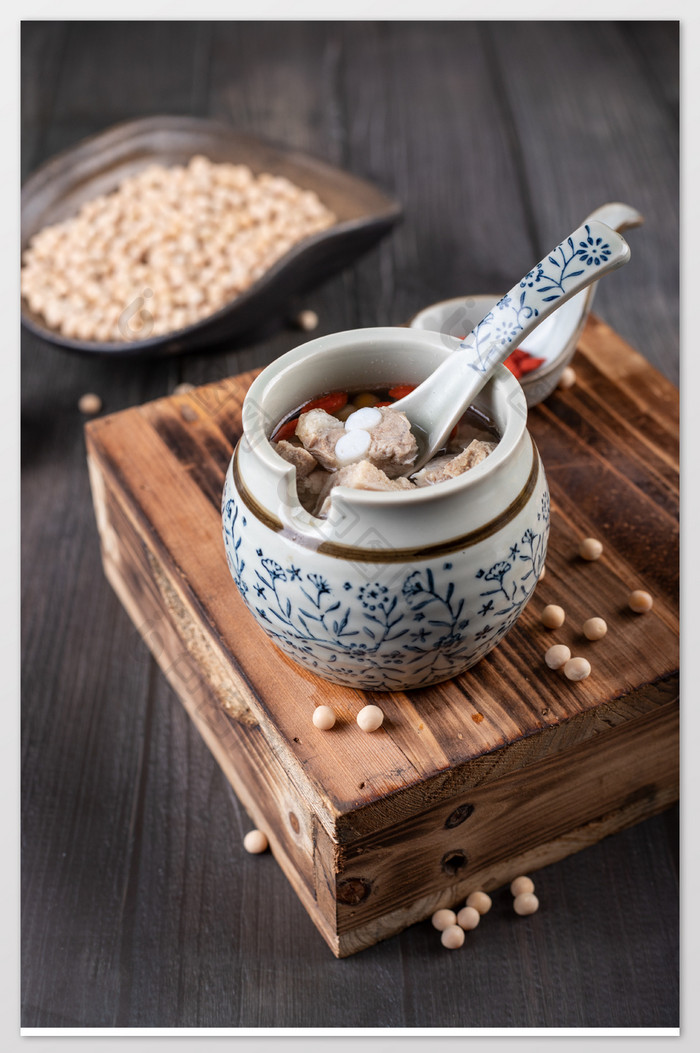 中式排骨汤美食摄影图