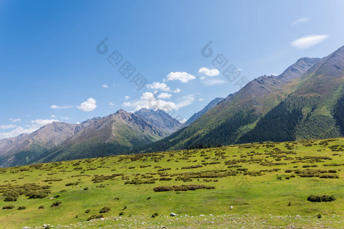 中国新疆独库公路沿途雪山美景