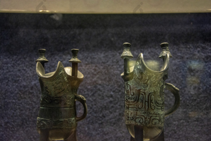 白酒博物馆展出的古代酒杯图片-包图网企业站