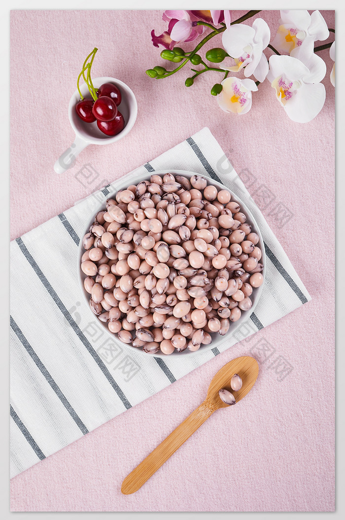 巧克力豆粉色夹心零食糖果木勺美食摄影图片图片