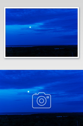 度假海上明月夜晚月亮摄影图