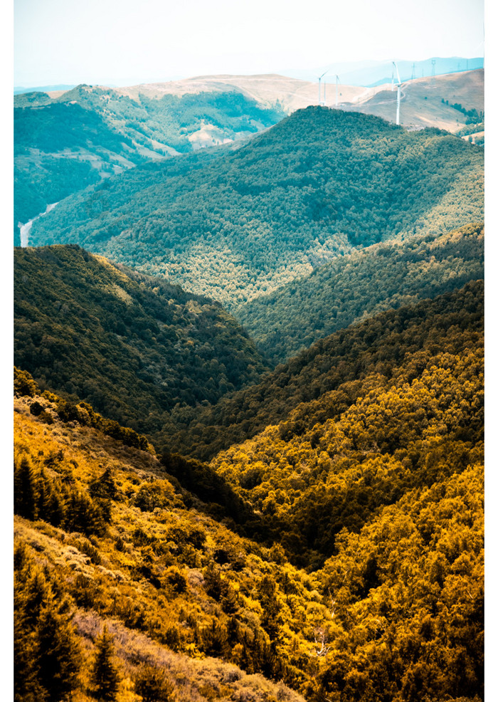 重峦叠嶂的大草原