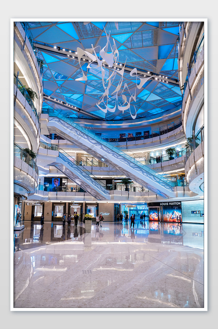 上海国金中心商场内部空间摄影图