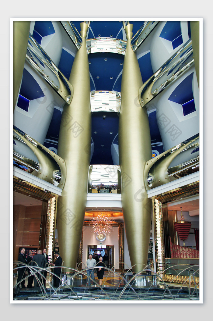 迪拜帆船酒店室内大柱子蓝色金色大气