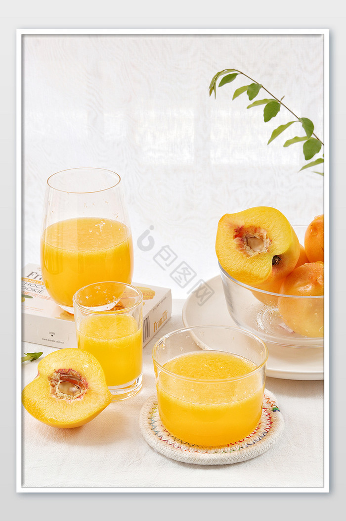 黄桃黄桃汁新鲜果汁图片