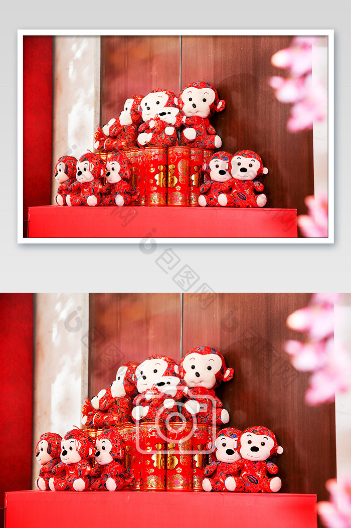猴年可爱的红色玩具摄影图片