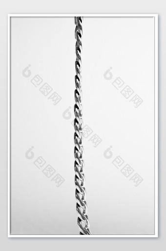 黑白干净链条项链静物摄影广告设计素材图片