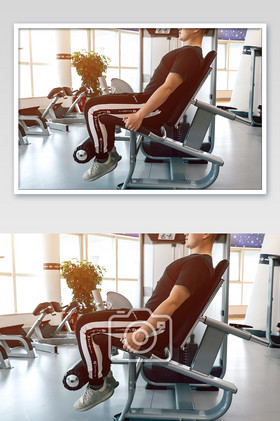 健身坐姿腿屈伸片