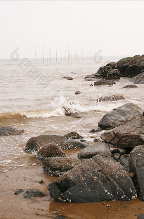 海边海岸入海口海浪浪花摄影图图片