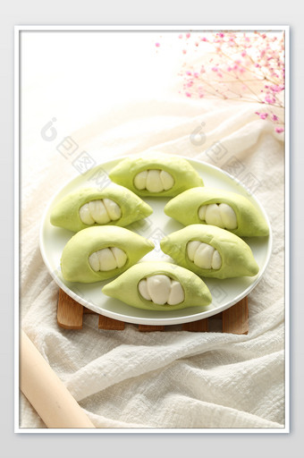 传统手工面点果蔬豌豆馒头高清摄影图图片