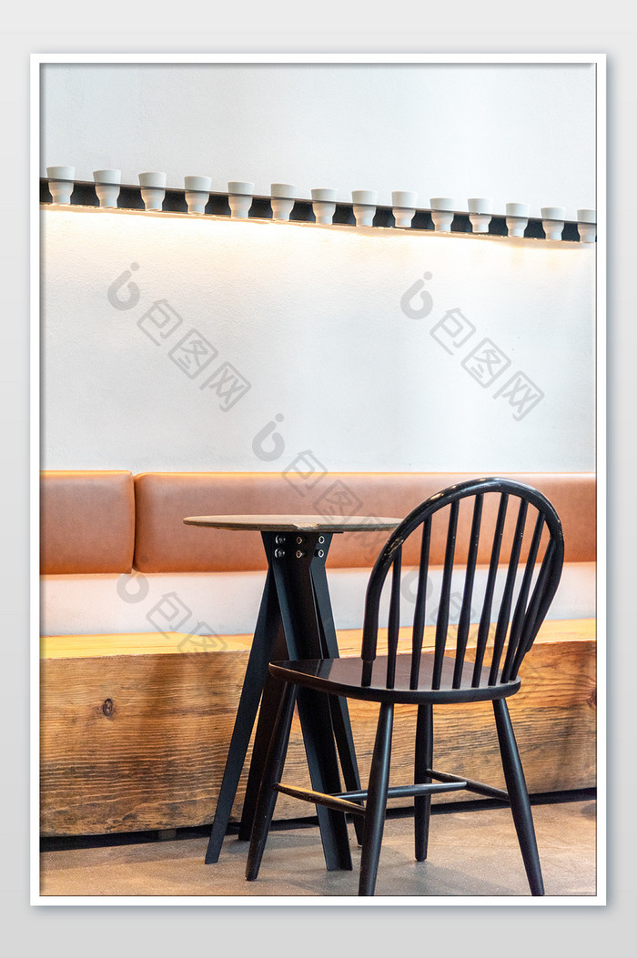 暖色清新的家居餐厅餐桌摄影图