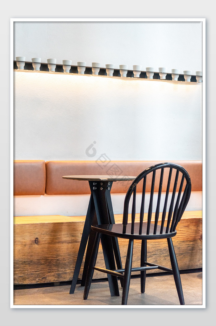 暖色清新的家居餐厅餐桌摄影图图片