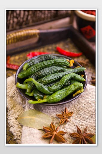 东北凉菜腌黄瓜摄影图片