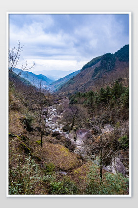 浙江临安青山徒步流水摄影图徒步