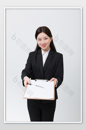 职业女性拿文件签字动作摄影图片