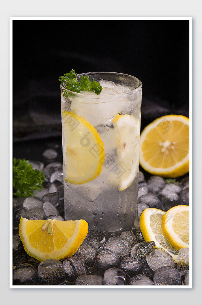 夏日饮品柠檬起泡冰水摄影图片