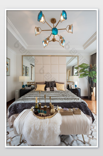 轻奢时尚的美式地产卧室家居摄影图图片