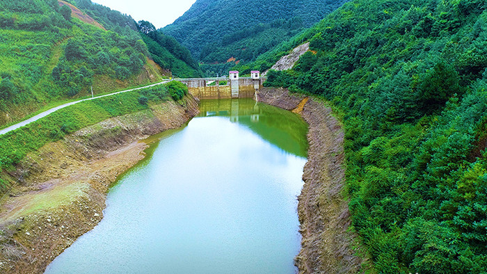 航拍湖泊山川风景4K视频