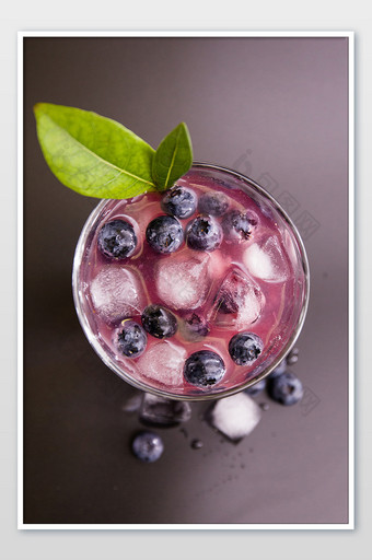 夏日饮料蓝莓气泡水冰水摄影图片