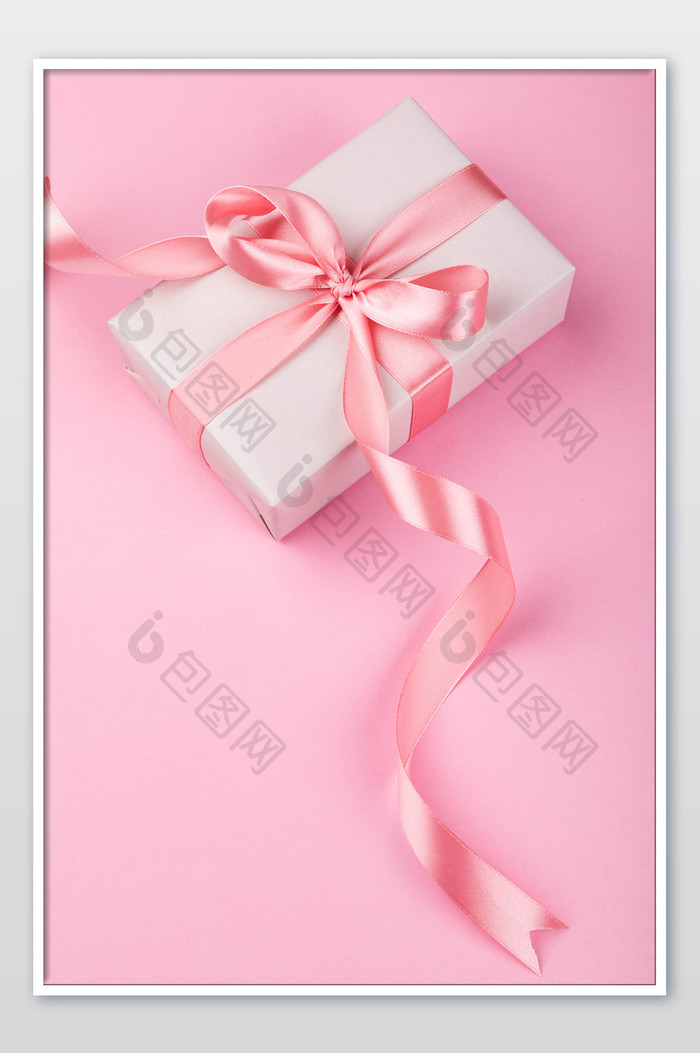 粉色礼物盒摄影图片