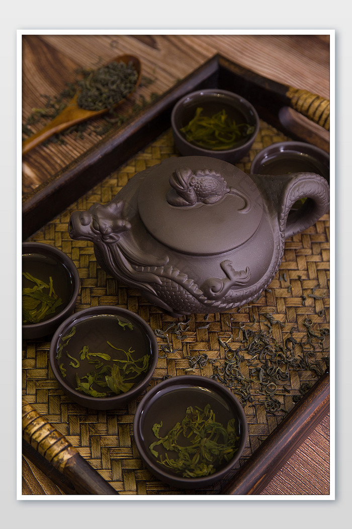 茶壶茶叶茶水中国风