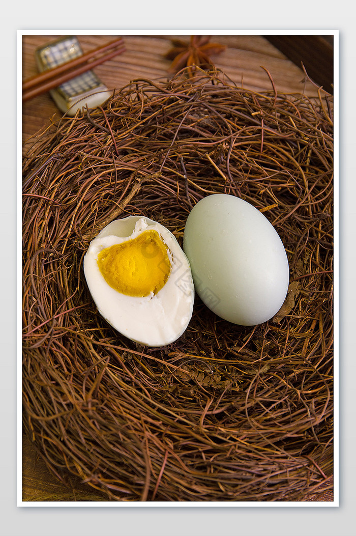 鸭蛋鸟巢里的咸鸭蛋图片