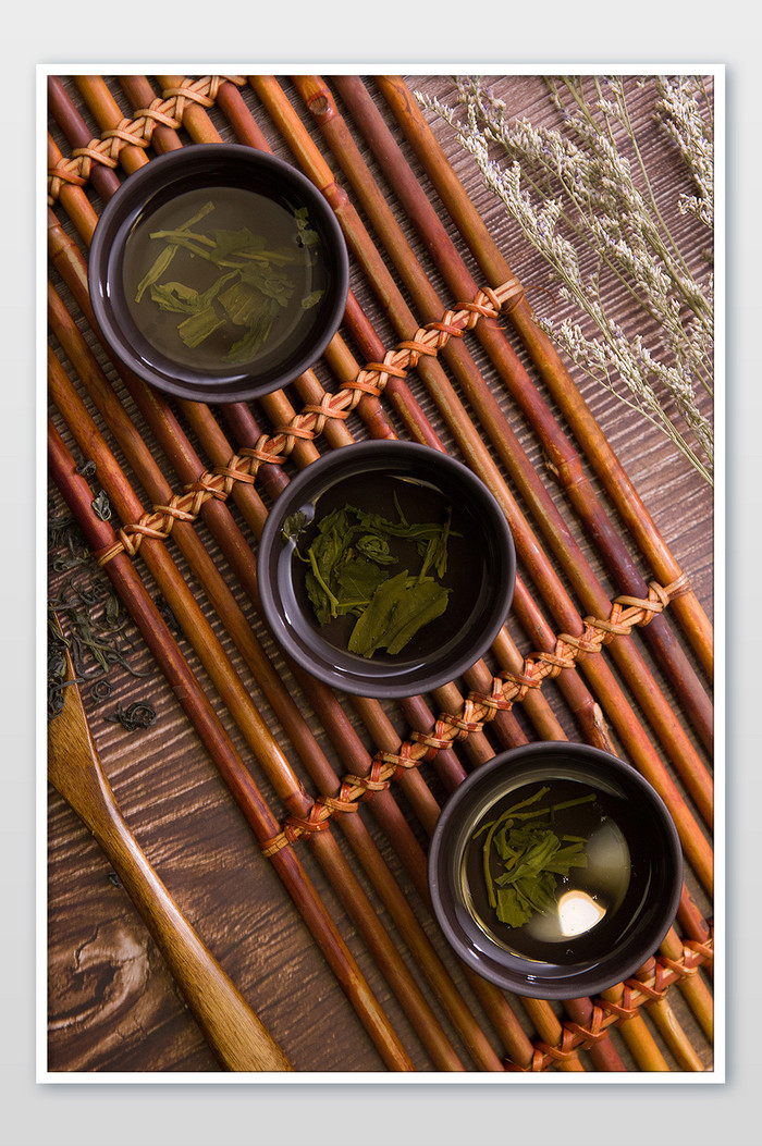 竖版茶水茶杯里面茶叶中国元素