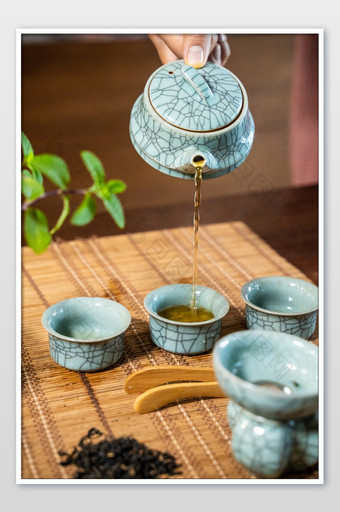 龙泉青瓷冰裂纹泡茶传统文化摄影图图片