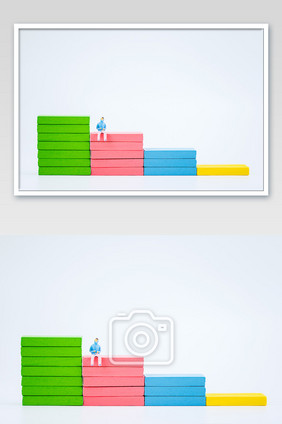 阶梯人像创意微缩摄影图片