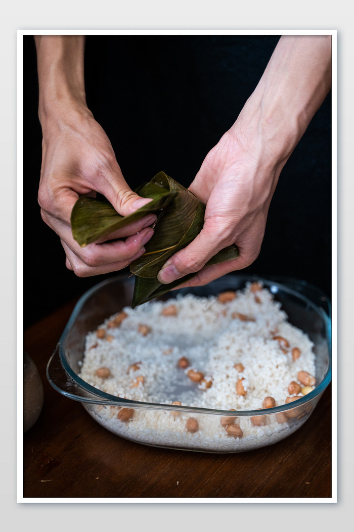端午节粽子中华传统习俗包粽子摄影图图片