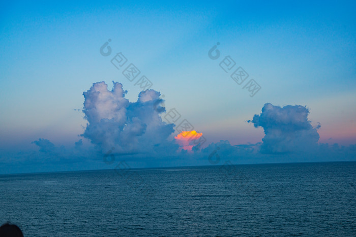 万宁市大海海滩夕阳傍晚流云