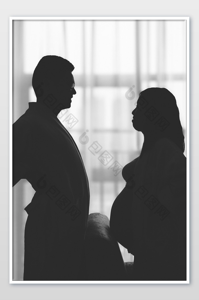 情侣夫妻孕妇怀孕剪影温馨摄影图片